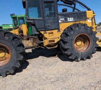 CAT 525C Skidder